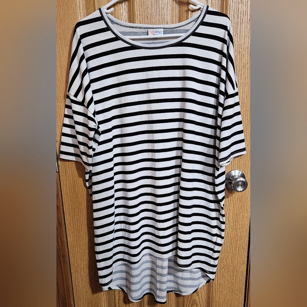 LuLaRoe Irma Tunic
